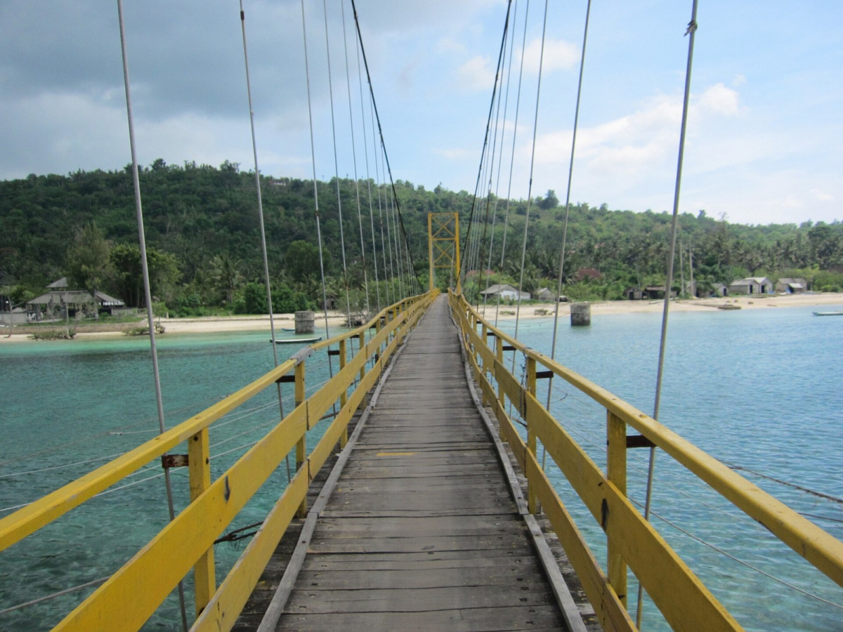 The yellow bridge connecting Nusa Lembongan and Nusa Ceningan