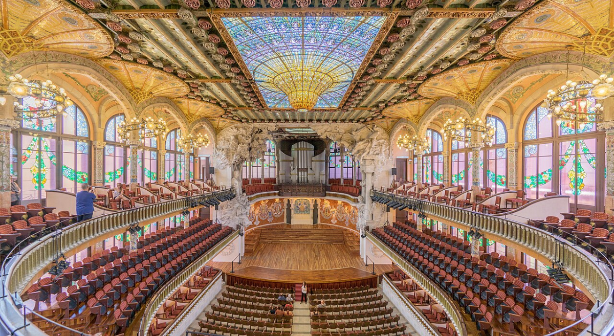 Concert hall and stained glass skylight at Palau de la Música Catalana