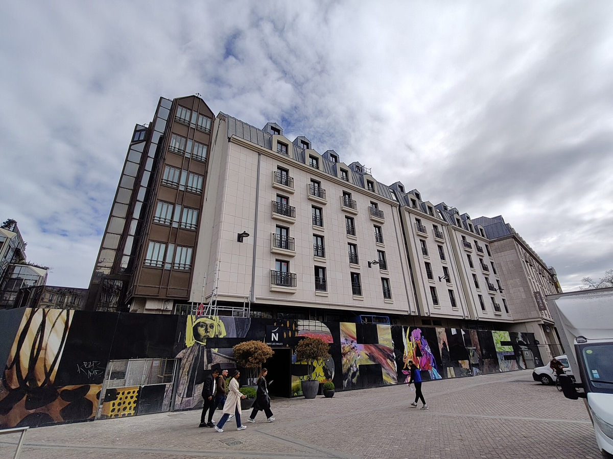 Novotel Paris Les Halles exterior photographed in April 2026; room and renovation conditions require a current check.
