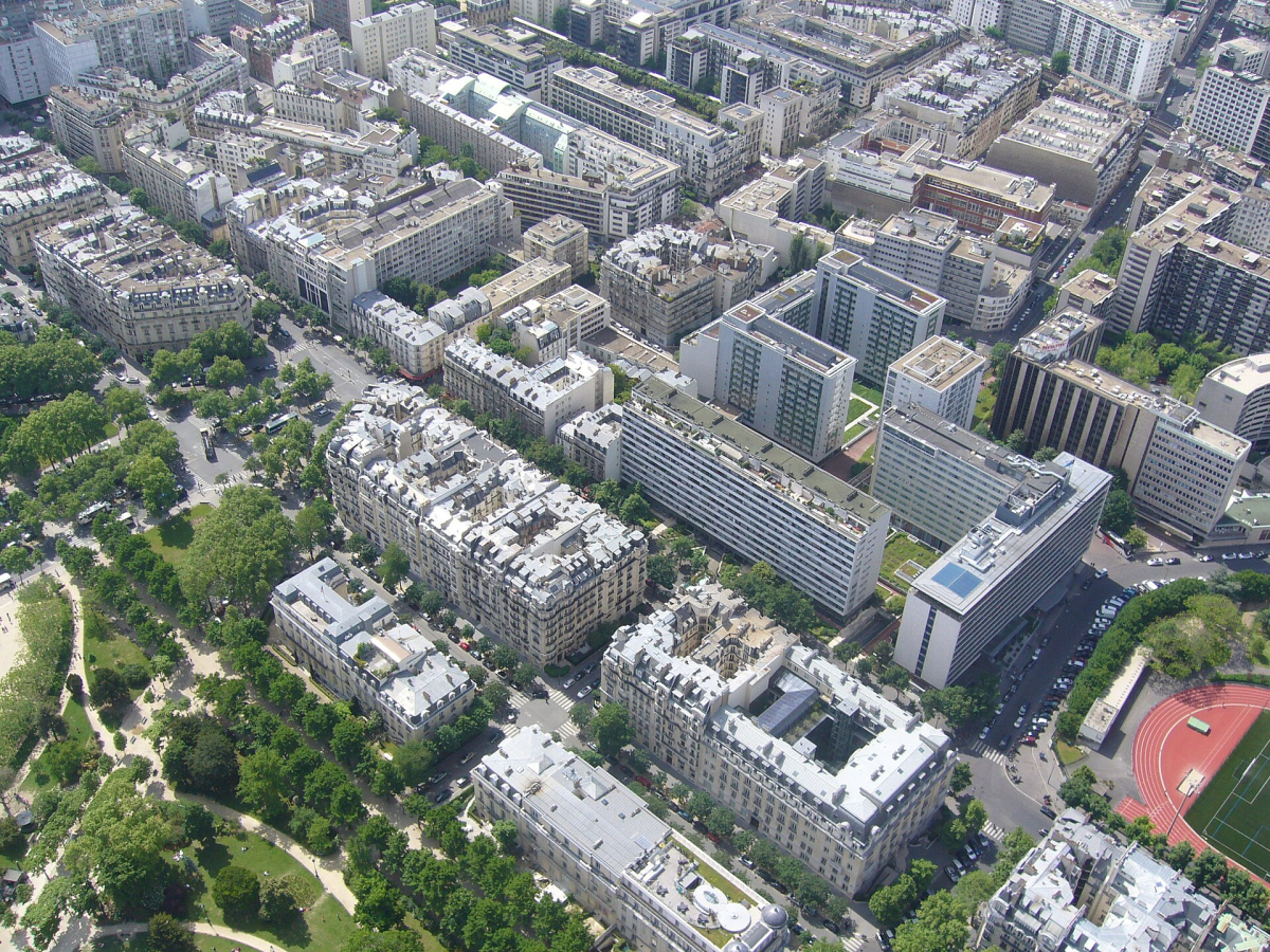 Aerial view including the Pullman Paris Tour Eiffel building beside Avenue de Suffren; the image does not represent current bedrooms.