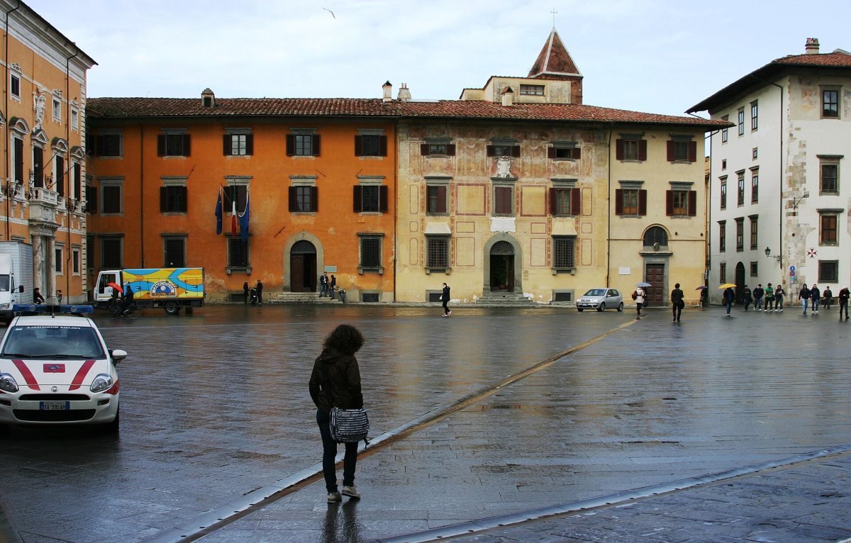 Piazza dei Cavalieri as a shared public and academic space.