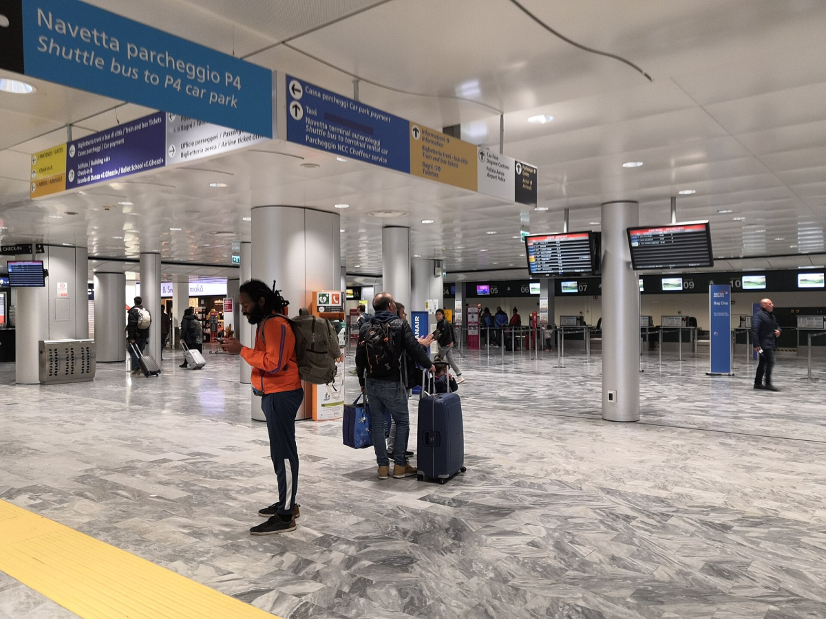 Pisa Airport’s arrivals hall; border procedures depend on your route and status. Pisa Airport’s arrivals hall; border procedures depend on your route and status.