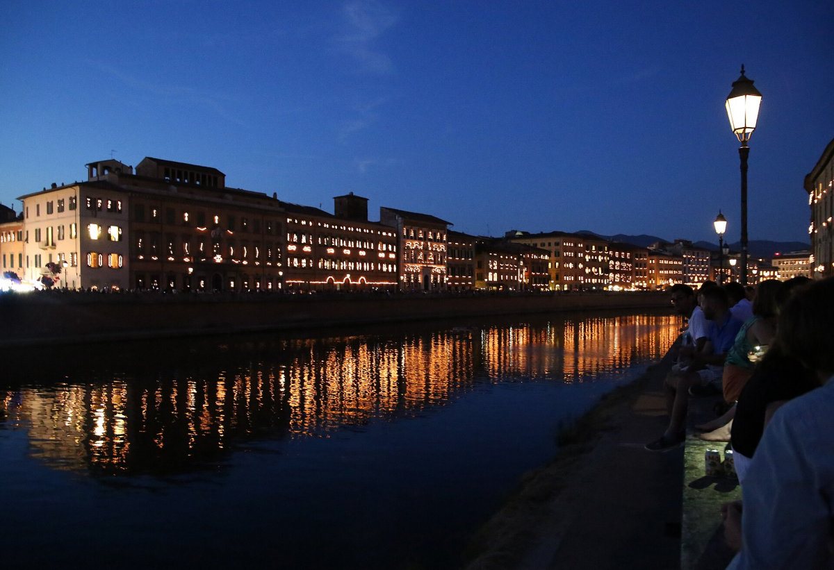Luminara lights along Lungarno Pacinotti in 2022; future arrangements need separate confirmation. Luminara lights along Lungarno Pacinotti in 2022; future arrangements need separate confirmation.