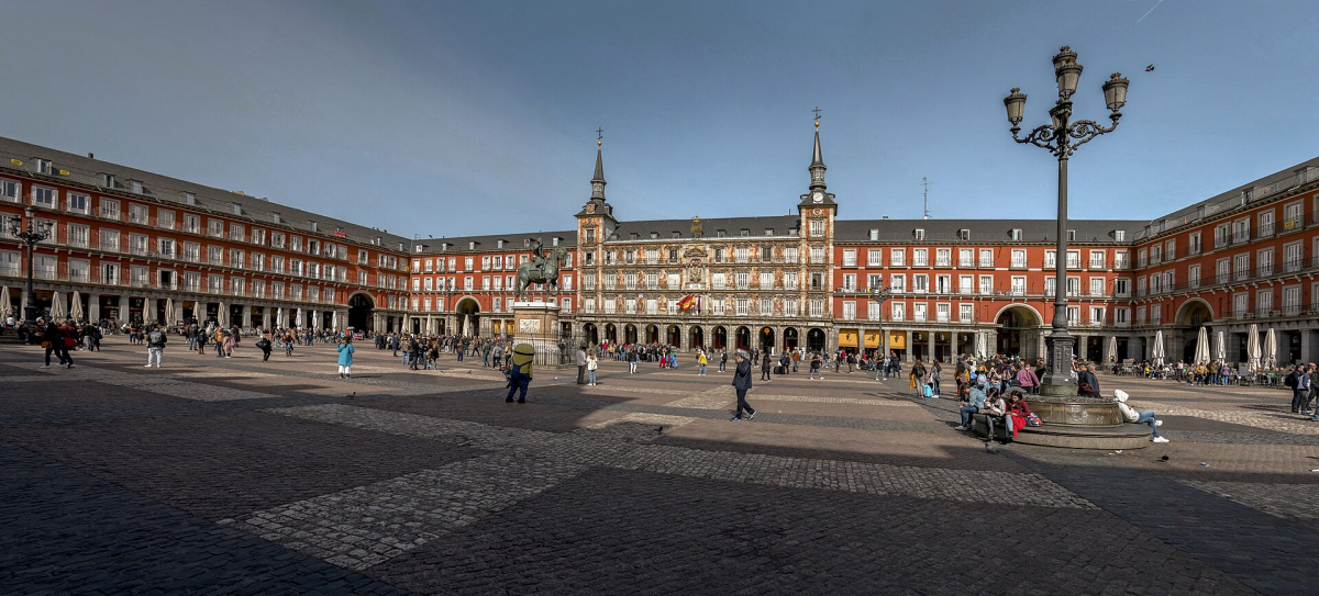 A broad view across Plaza Mayor.