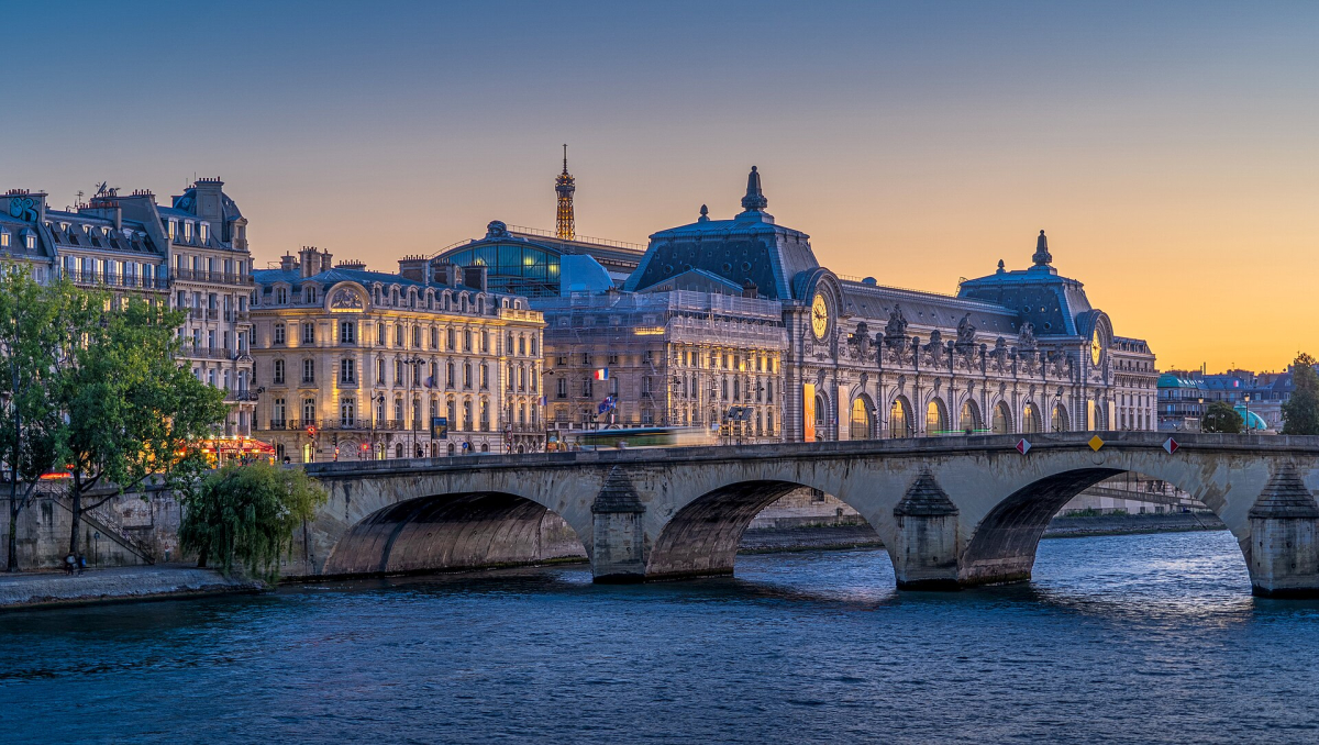 Pont Royal and Musée d’Orsay across the Seine.