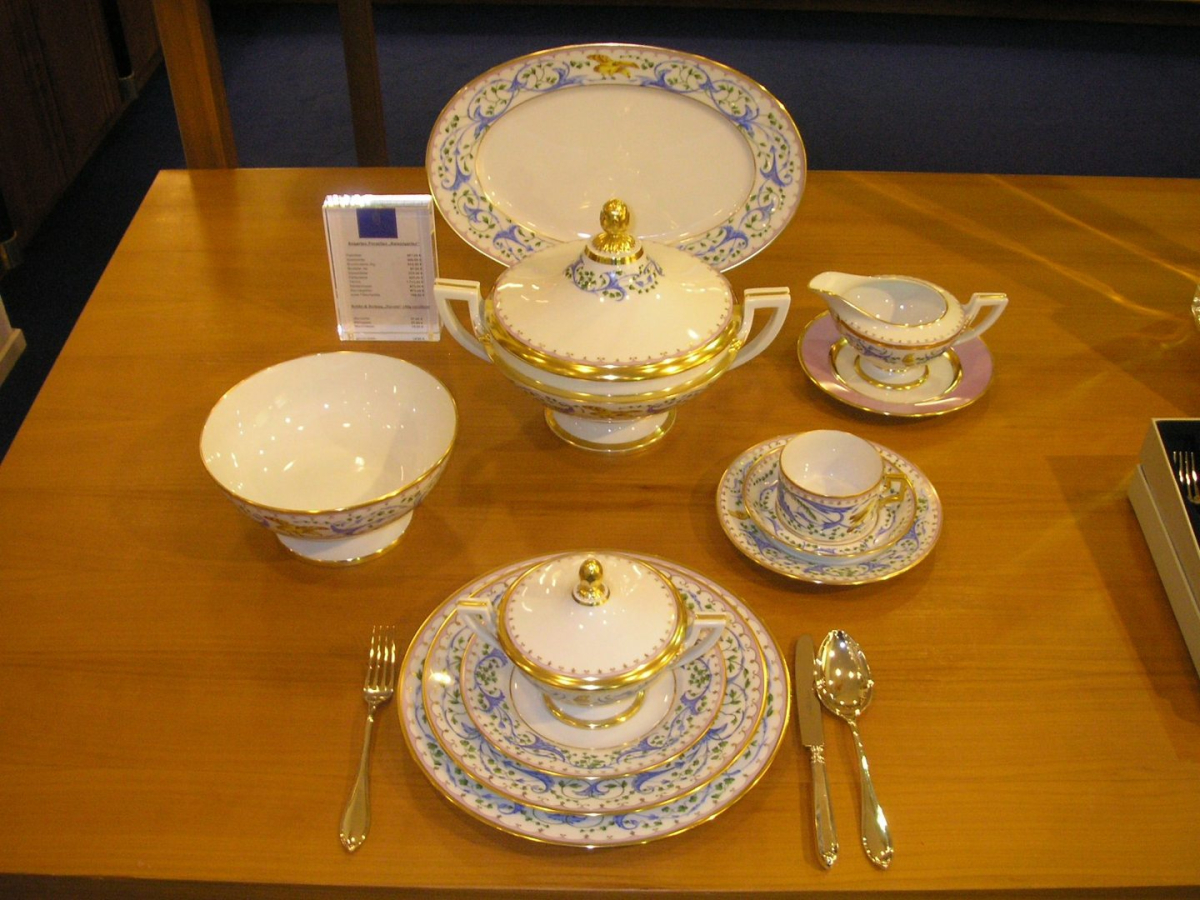 Augarten porcelain displayed as a coordinated service Augarten porcelain displayed as a coordinated service