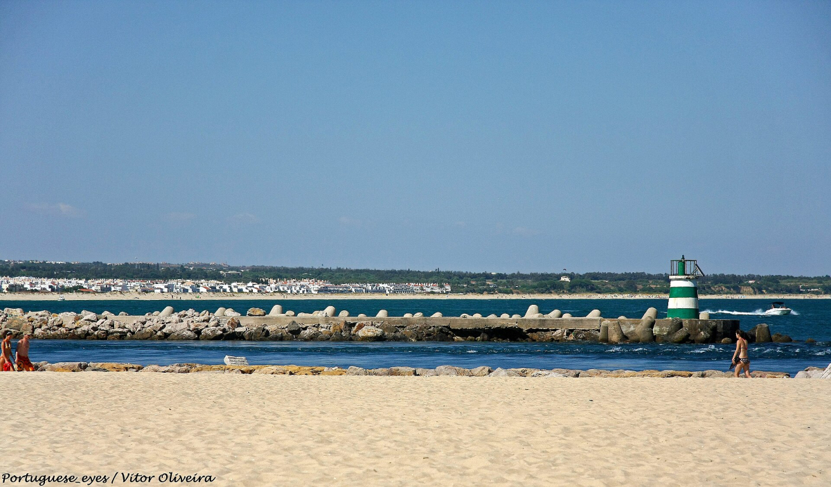 Breakwater and channel beside Ilha de Tavira