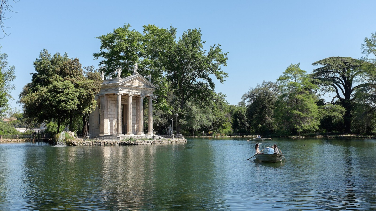 Green paths and landscape in Villa Borghese