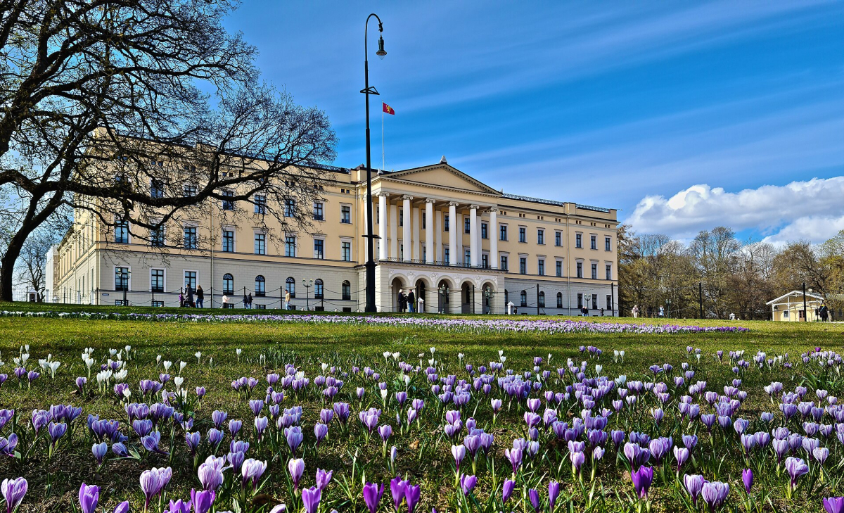 The Royal Palace with spring flowers, photographed on 28 April 2023; planting and seasonal conditions vary. The Royal Palace with spring flowers, photographed on 28 April 2023; planting and seasonal conditions vary.