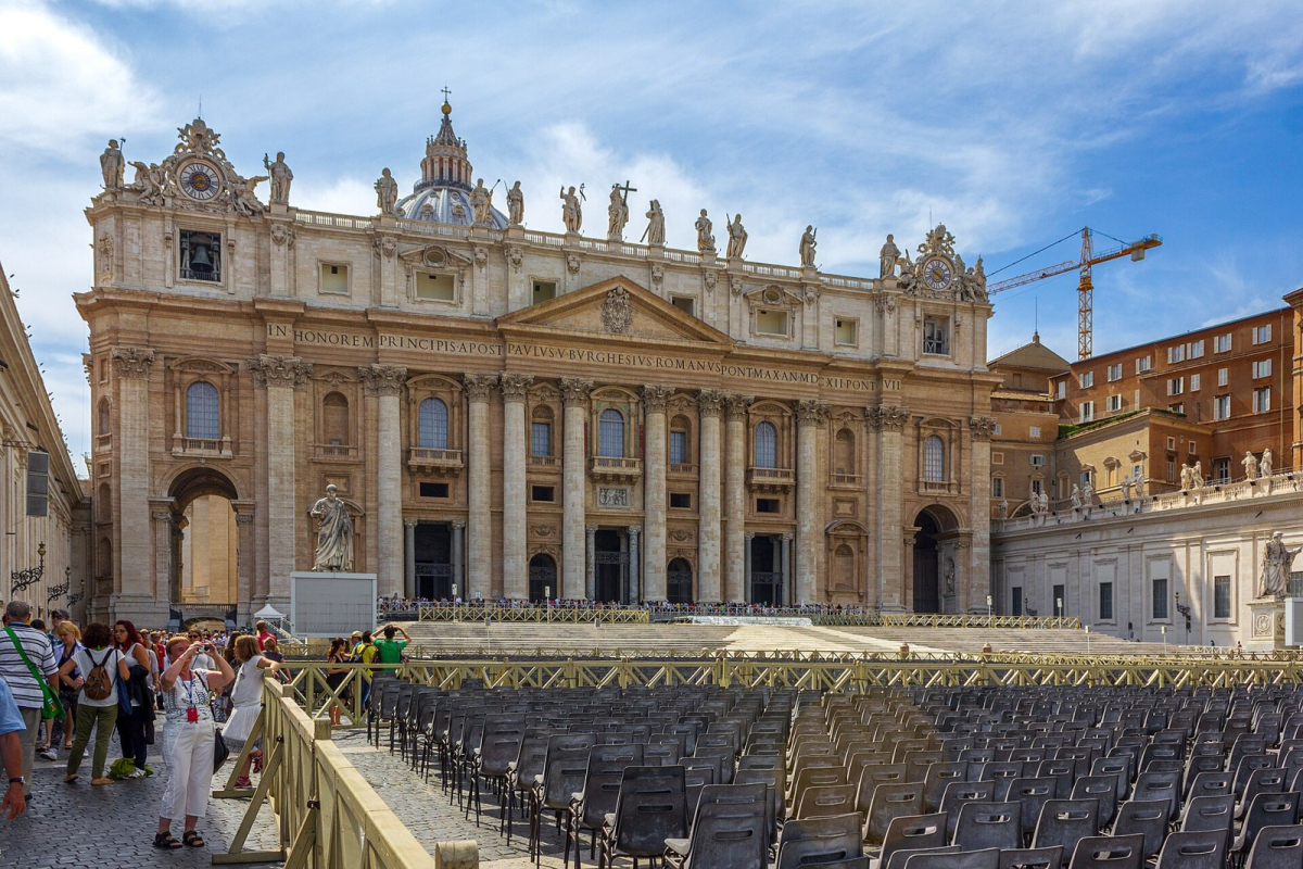 St. Peter’s Basilica in Rome’s wider city setting St. Peter’s Basilica in Rome’s wider city setting