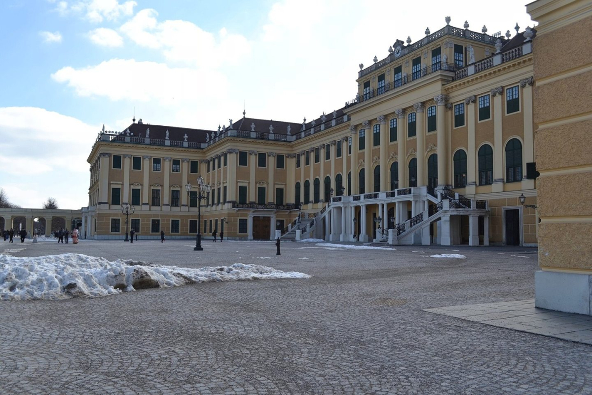 Schönbrunn Palace and its court-side approach