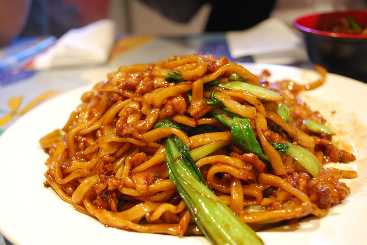 Shanghai-style stir-fried noodles Shanghai-style stir-fried noodles