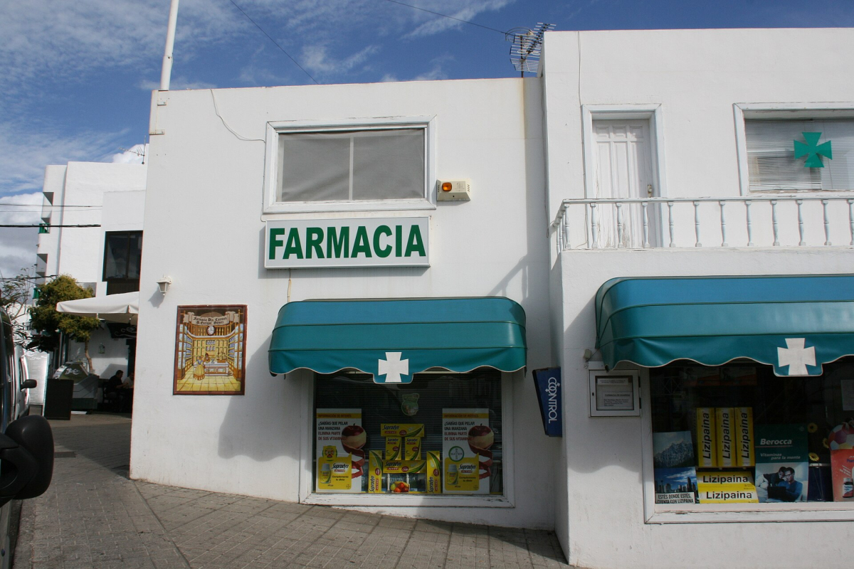 A pharmacy on Calle Roque Nublo in Puerto del Carmen