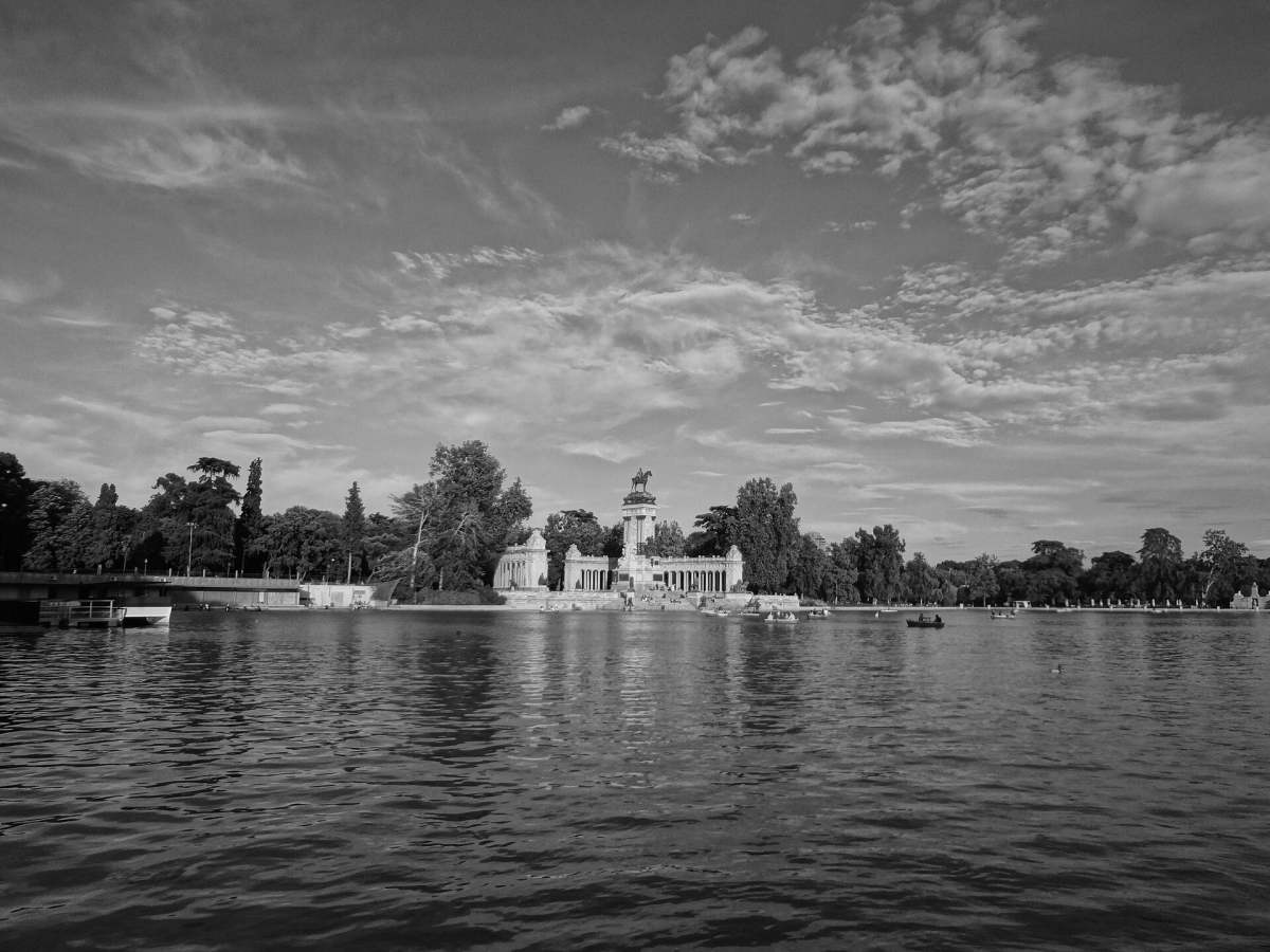 Retiro’s lake and monument to Alfonso XII.