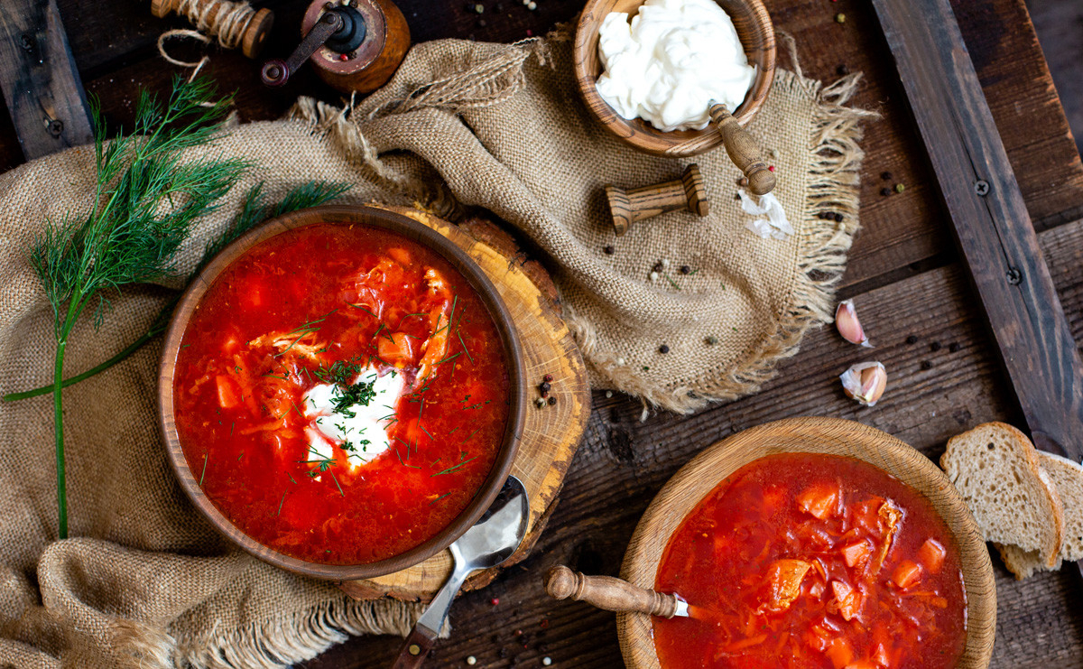 Traditional-Russian-dishes-served-wooden-table