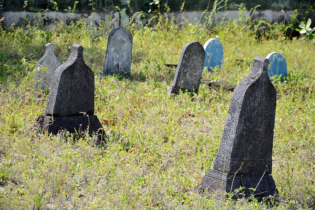 The old cemetery on Utheemu, photographed in 2014.