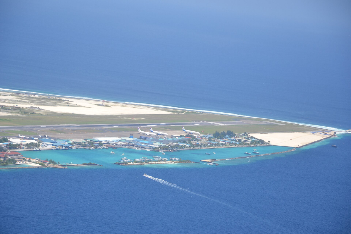 Historical aerial view of Hulhulé airport island Historical aerial view of Hulhulé airport island
