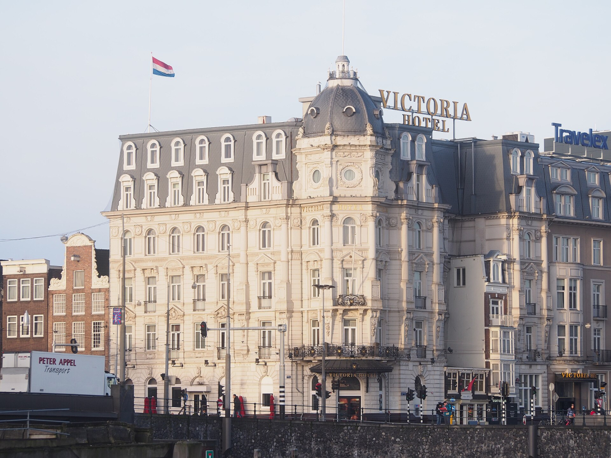 Park Plaza Victoria Amsterdam, viewed from the northeast. Park Plaza Victoria Amsterdam, viewed from the northeast.