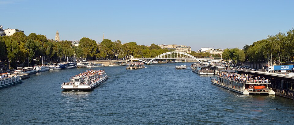 Sightseeing boats on the Seine, viewed from Pont d’Iéna.