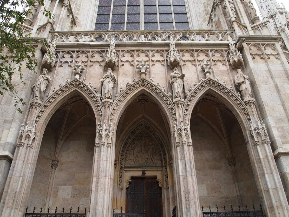 The detailed entrance façade of Votivkirche The detailed entrance façade of Votivkirche