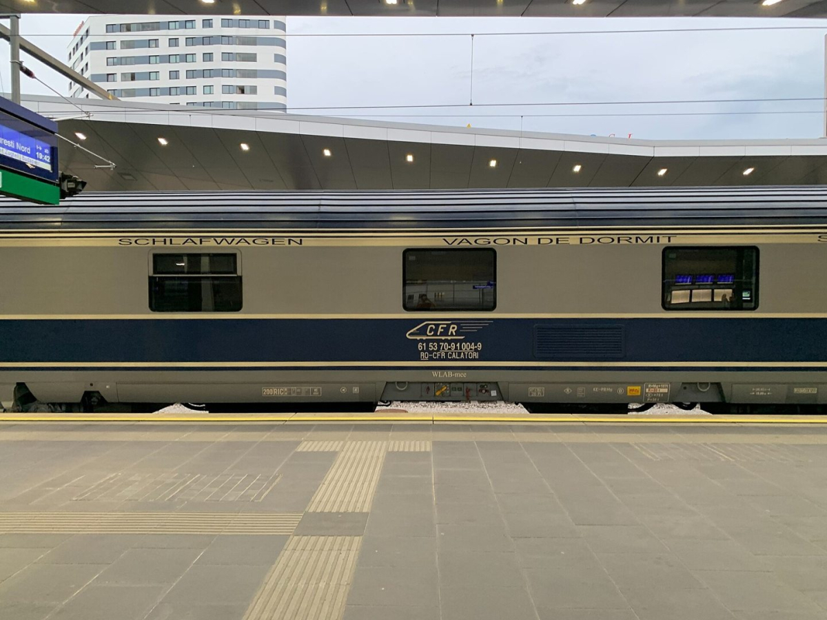 A train at Wien Hauptbahnhof A train at Wien Hauptbahnhof