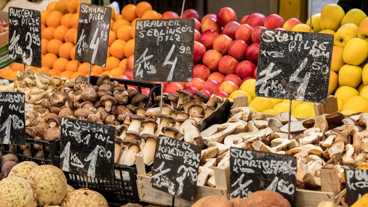 Produce displayed at Vienna’s Naschmarkt Produce displayed at Vienna’s Naschmarkt