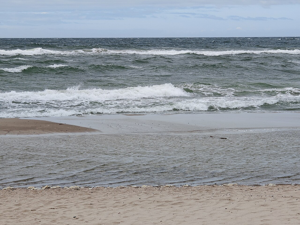 Waves on the Baltic shore at Dąbki Waves on the Baltic shore at Dąbki