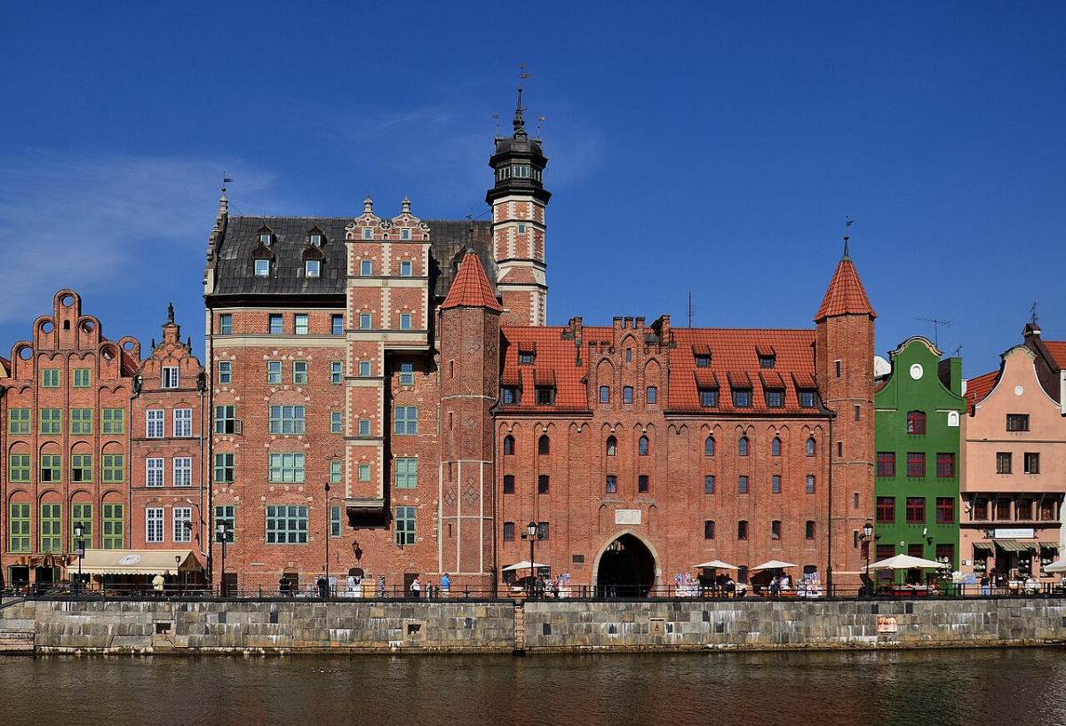 Historic gate and waterfront buildings in Gdańsk Historic gate and waterfront buildings in Gdańsk