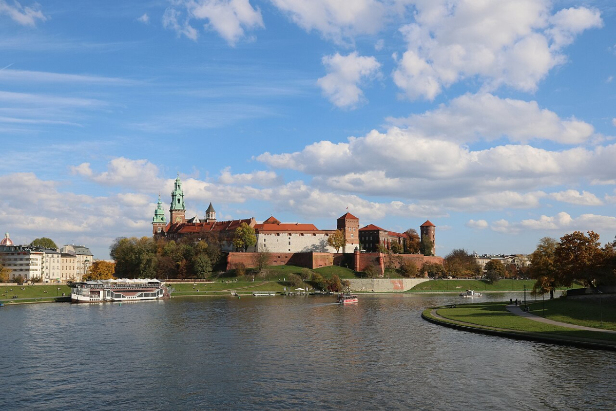 Wawel buildings seen from the Vistula in Kraków Wawel buildings seen from the Vistula in Kraków