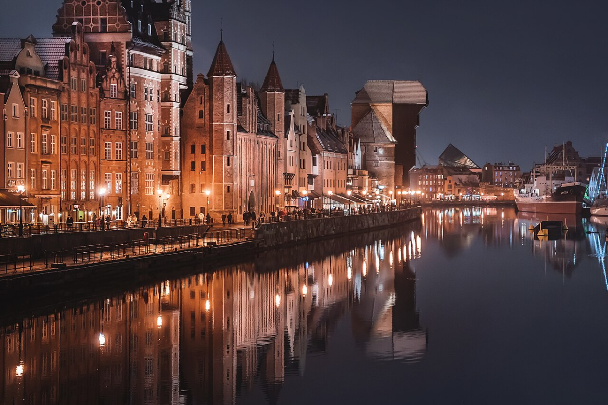 Historic Gdańsk waterfront at night
