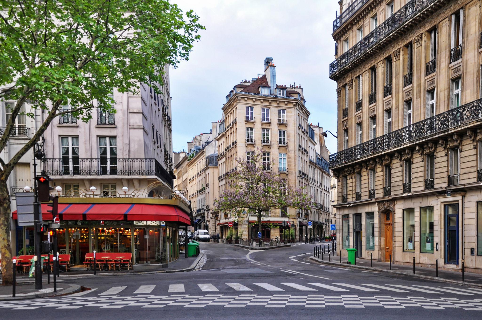 Best areas to stay in Paris Traditional Parisian neighborhood with cafés and Haussmann-style buildings